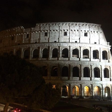 לינה וארוחת בוקר רומא Alloggio Turistico Al Colosseo מראה חיצוני תמונה